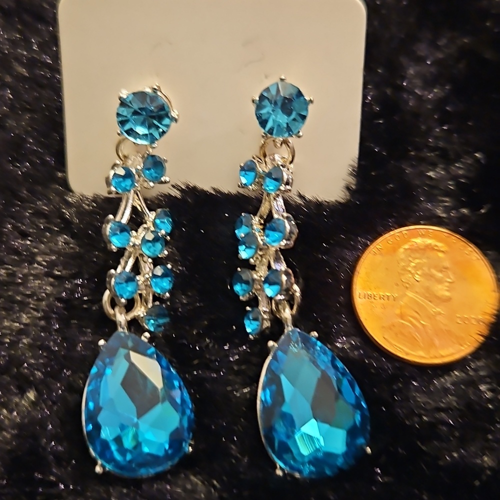 Blue Crystal Statement Necklace and Earring Set 17" + 2" Ext. - Picture 2 of 6